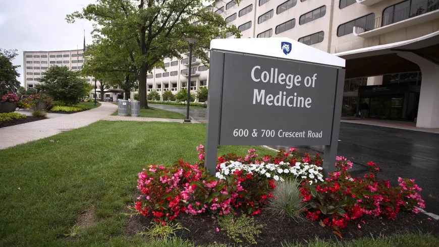 A sign that says College of Medicine is show in front of a hospital